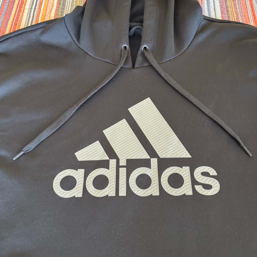 Adidas Men's 2XL Aeroready pullover sweatshirt hoodie. Black with gray logo.